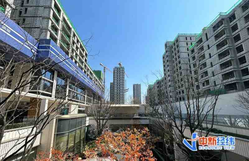  北京二手房市场悄然回暖；卖家议价空间收窄，中介观察到交易节奏加快。 房产家居