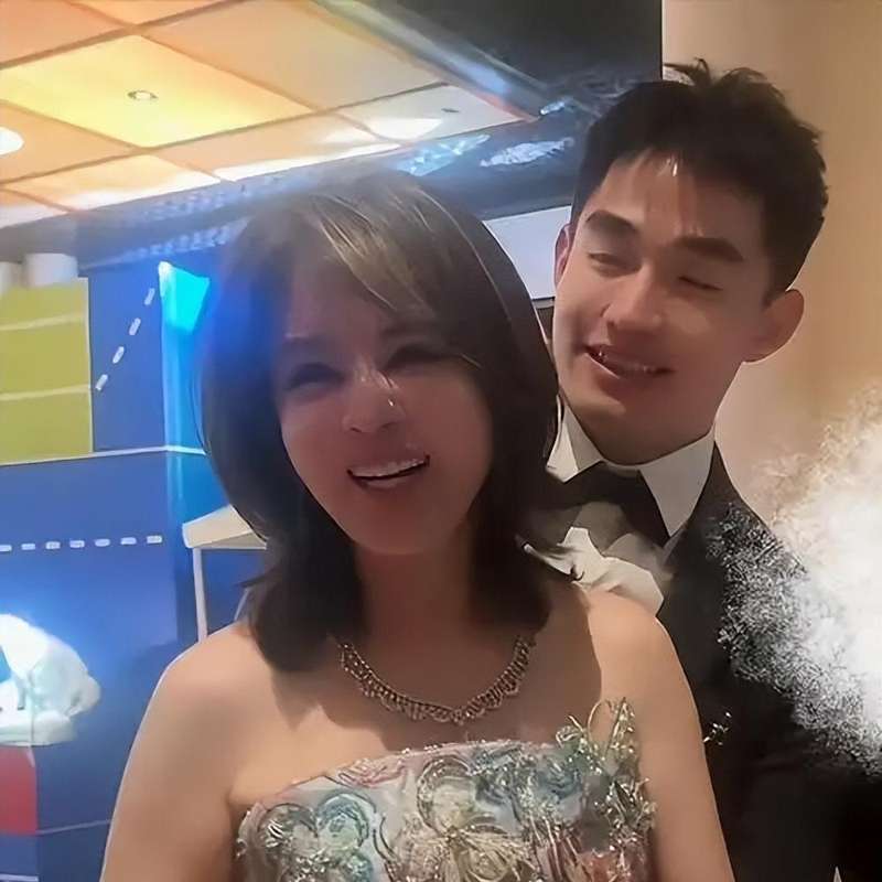  花千万买年轻：你以为的逆龄神话，不过是富人的韭菜刀 情感心理