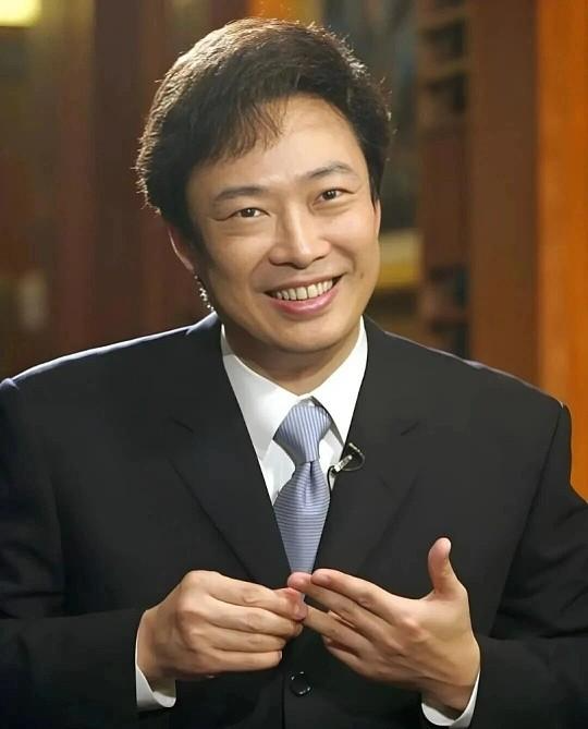  费玉清四十年乐坛生涯复盘：资产版图、封麦决策与人生算法全解析 娱乐新闻