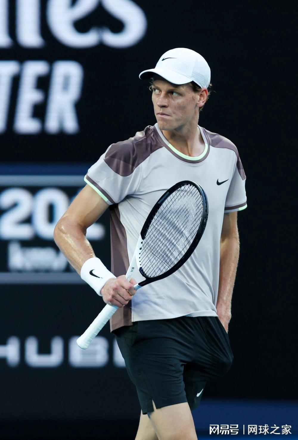  技术解码：辛纳与萨巴伦卡的2024同步称霸密码 体育新闻