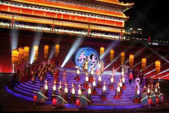 技术解密·沉浸式演艺新范式:西安城墙《梦长安》多媒体实景演出深度剖析 文化旅游 技术解密·沉浸式演艺新范式:西安城墙《梦长安》多媒体实景演出深度剖析 文化旅游