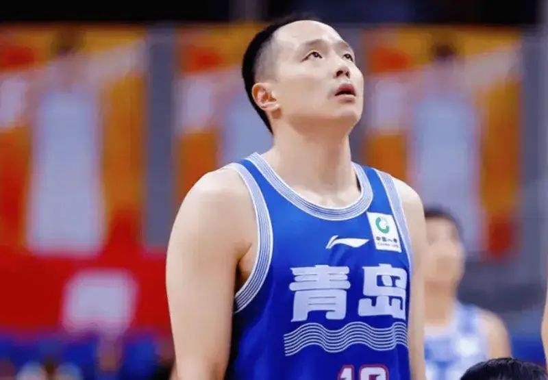  从顶薪边缘到亿元合约：CBA后卫市场的残酷生存法则 体育新闻